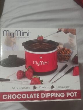 Red Chocolate Dipping Pot - Compact Ceramic Fondue